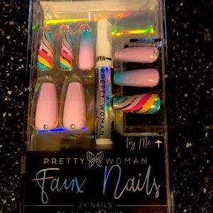 Pretty Women Faux Nails